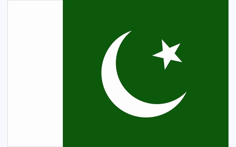 pakistan flag green and white colour with a moon and star